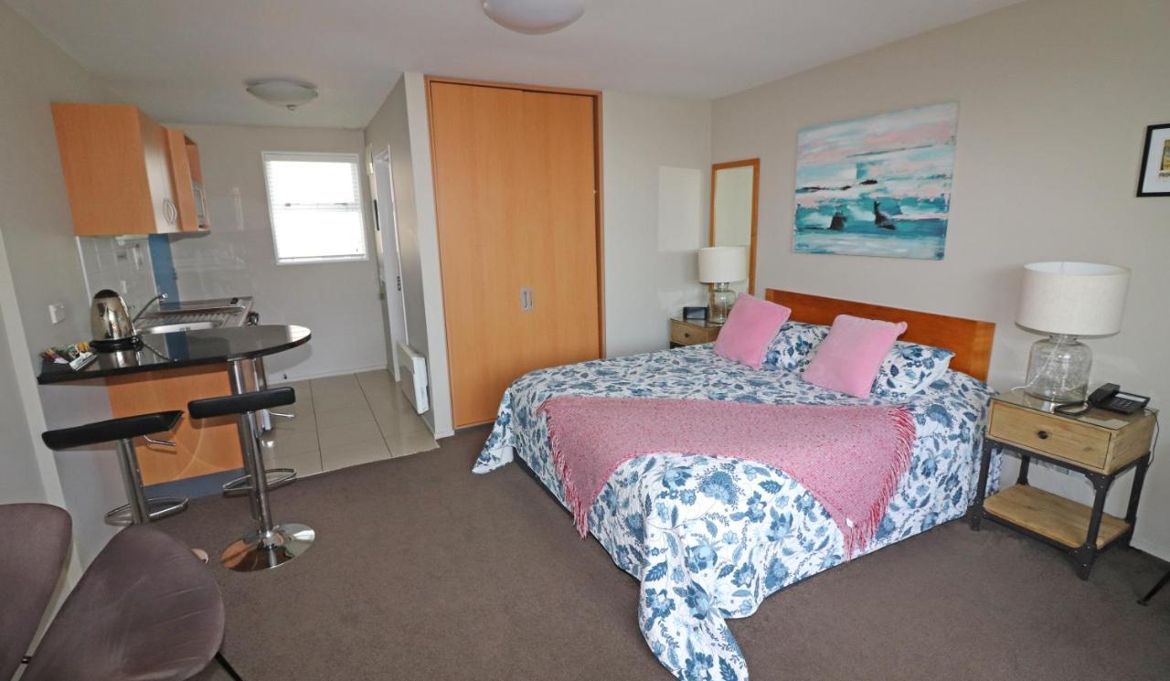 Sumner Bay Motel 4*